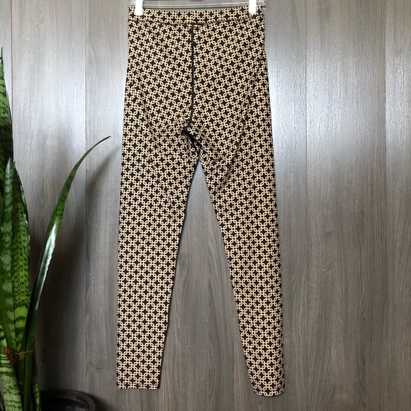 Patterned High Waist Leggings - Picture 9 of 11